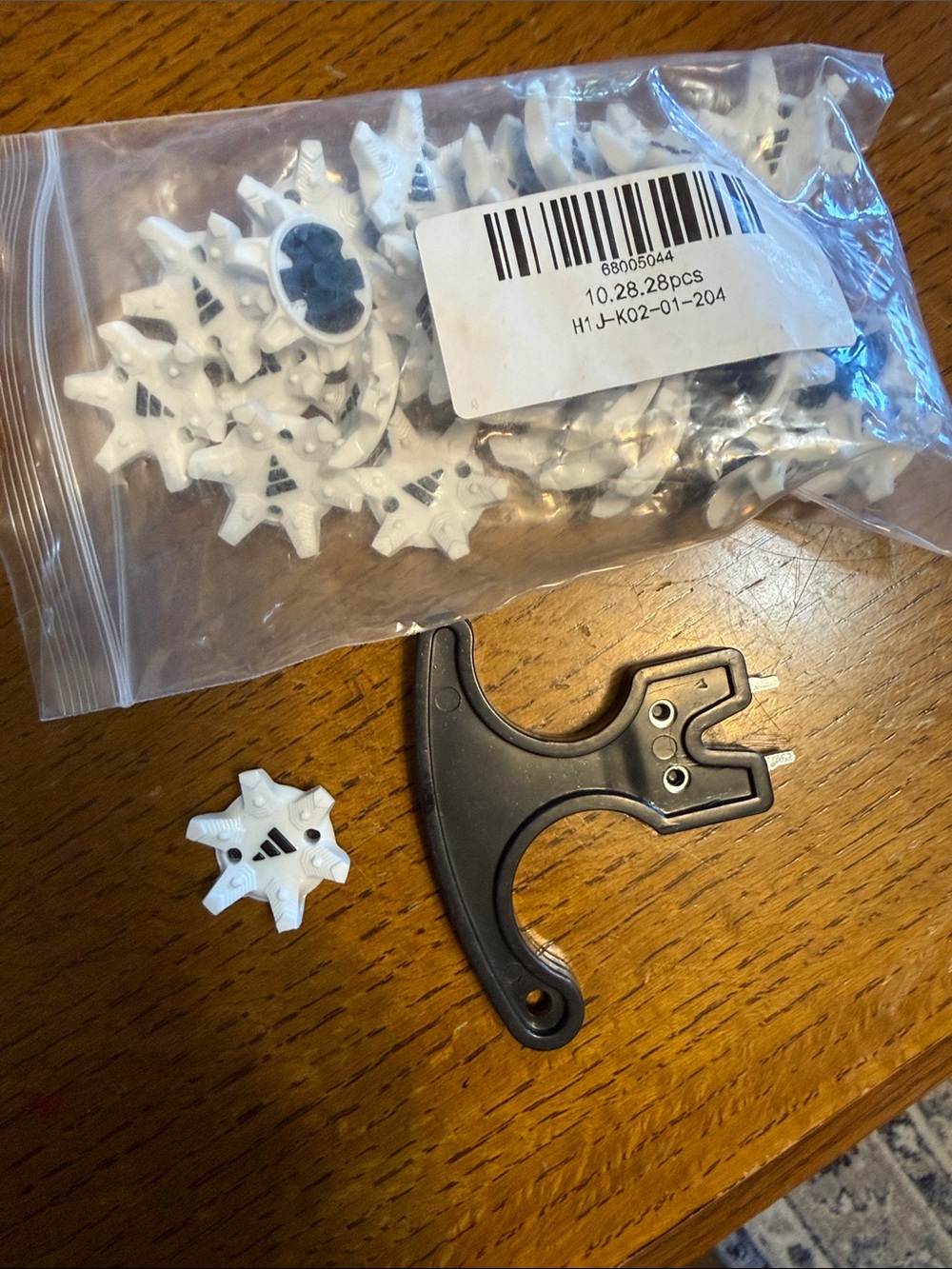 adidas White Tile Spacers (28) for golf shoes with Black Tension Tool